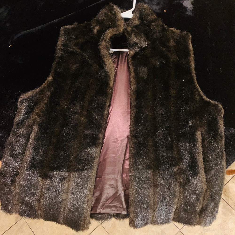 ⭐️ Luii Faux Fur Vest💫
